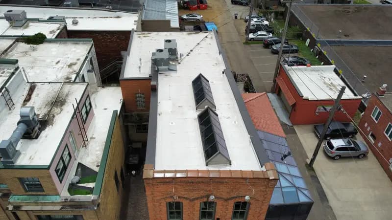 Flat roof on a small business building